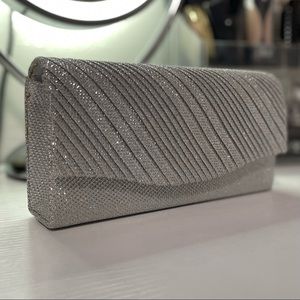 SILVER SPARKLY CLUTCH